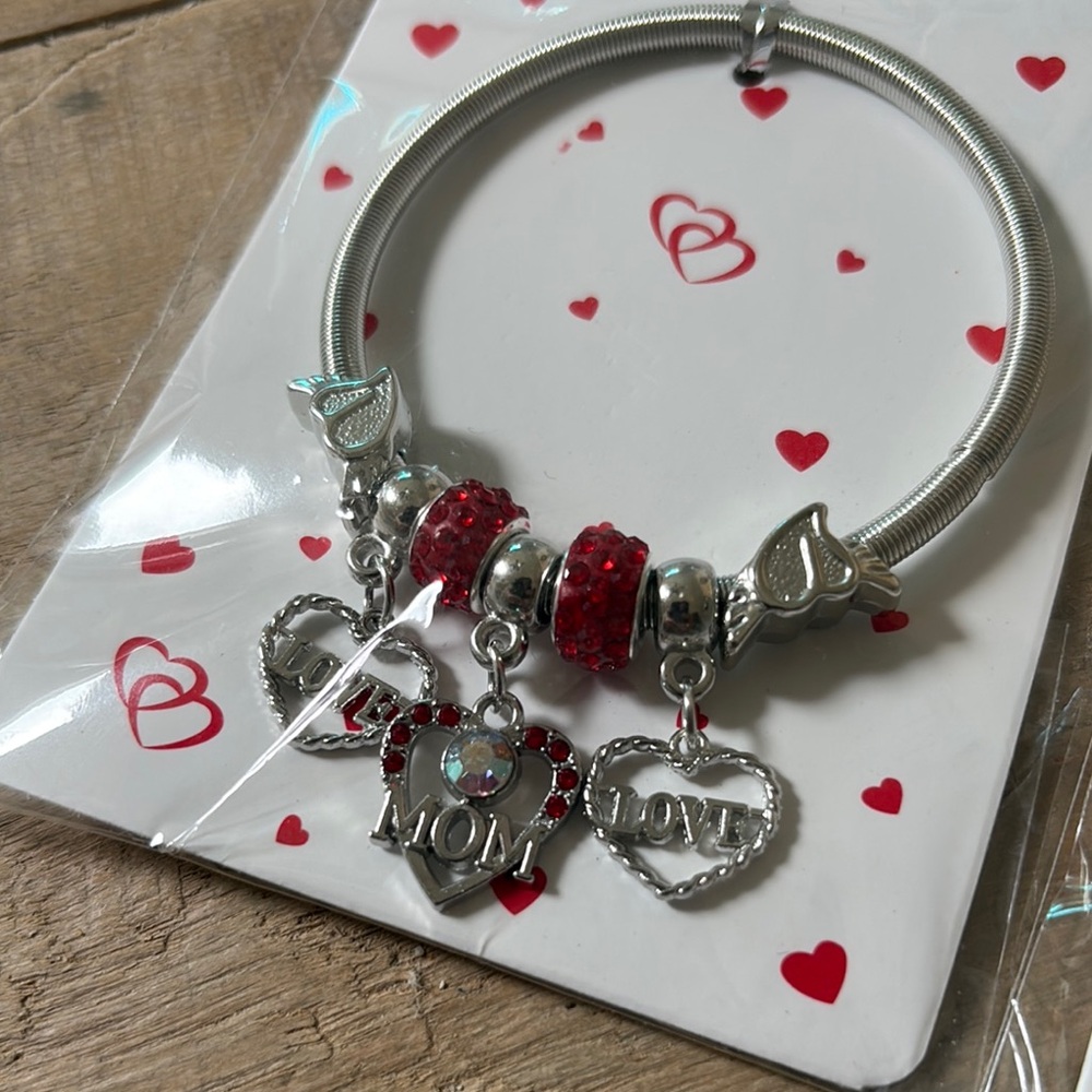 Heart Charm Bracelet Set of 2 MOM & LOVE ❤️ Silver and Gold NWT - Picture 2 of 5